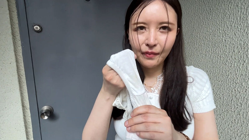 染みたパンツを見せてくれたお姉さん、恥ずかしそうでエロっｗｗｗｗｗｗ