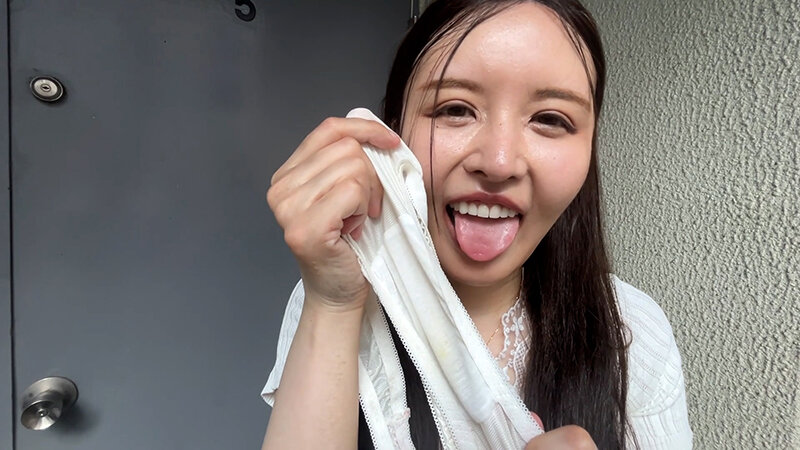 染みたパンツを見せてくれたお姉さん、恥ずかしそうでエロっｗｗｗｗｗｗ